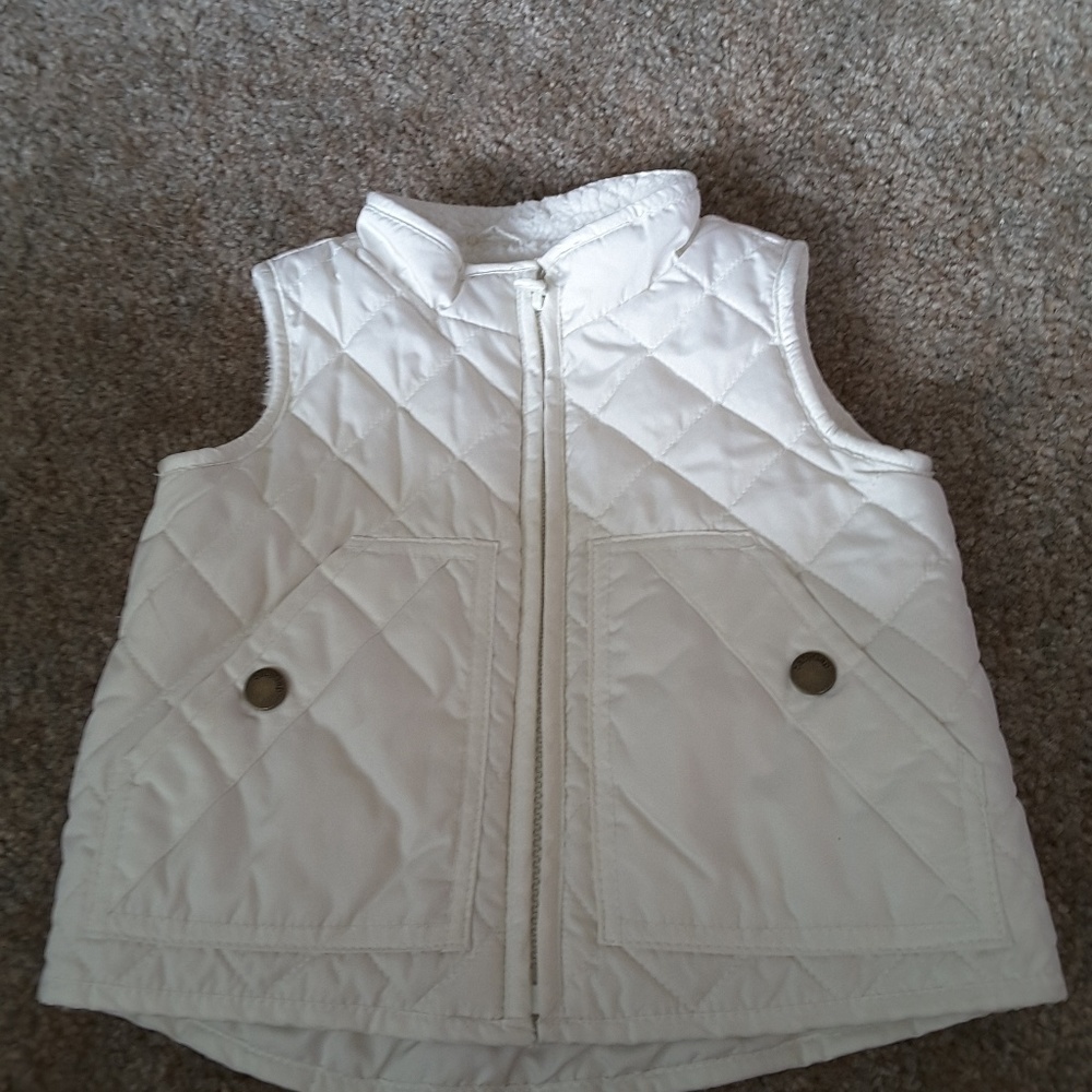 Baby Gap ivory quilted puffer vest size 18-24 mos